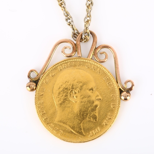 207 - An Edward VII 1905 gold full sovereign coin, with soldered unmarked pendant mount and gilt-metal cha... 