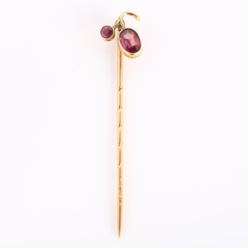 285 - A 19th century 9ct rose gold garnet berry stickpin, stickpin head length 11.2mm, overall length 49.3... 