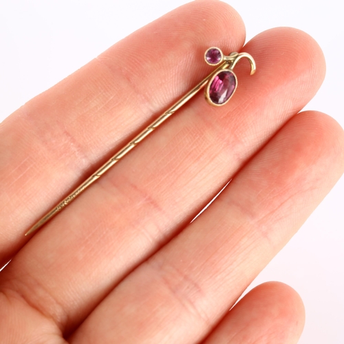 285 - A 19th century 9ct rose gold garnet berry stickpin, stickpin head length 11.2mm, overall length 49.3... 