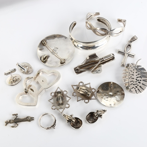 385 - Various silver jewellery, including Mexican such as Fade and triple hoop gimmel ring, 218g total