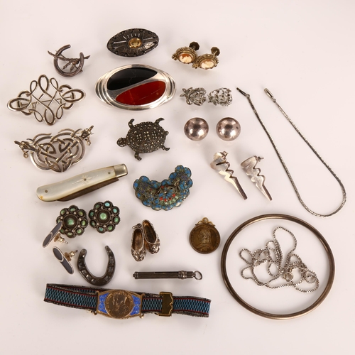 399 - Various silver jewellery, including Orkney brooches, mother-of-pearl fruit knife, modernist earrings... 