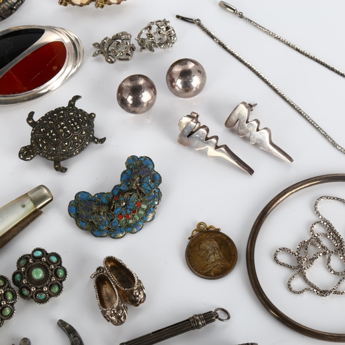 399 - Various silver jewellery, including Orkney brooches, mother-of-pearl fruit knife, modernist earrings... 