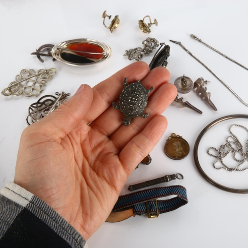 399 - Various silver jewellery, including Orkney brooches, mother-of-pearl fruit knife, modernist earrings... 