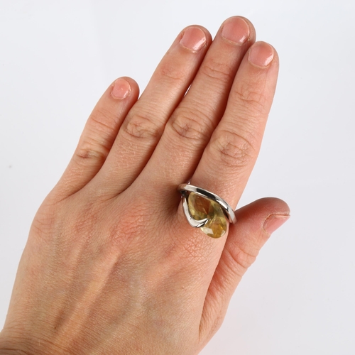 405 - 7 silver rings, 32.1g, and a chrome yellow stone ring, 7.9g (7)