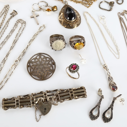 422 - Various silver jewellery, including gatelink bracelet, rose quartz crystal pendant etc