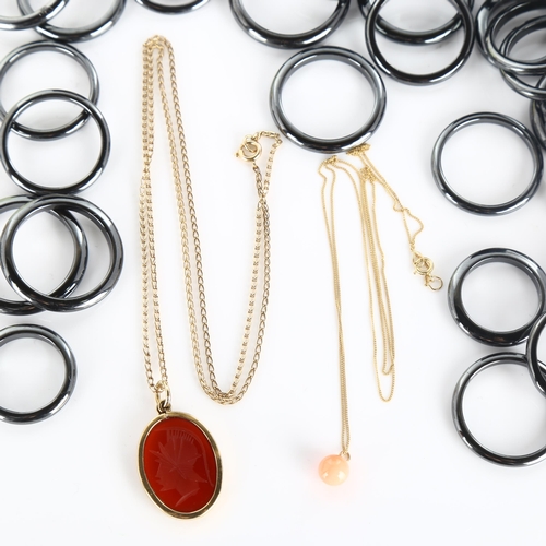 424 - Various jewellery, including 9ct gold carnelian Centurion seal pendant necklace, coral pendant and l... 