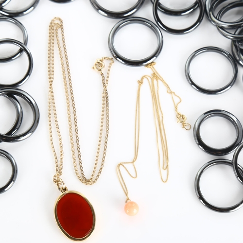 424 - Various jewellery, including 9ct gold carnelian Centurion seal pendant necklace, coral pendant and l... 