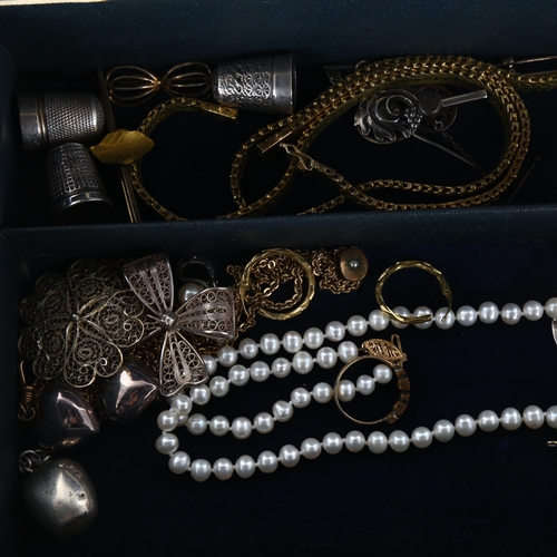 432 - Various Victorian and later jewellery, including brooches, rings, pendants etc