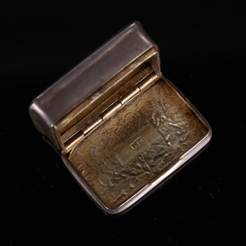 518 - A 19th century Chinese export silver pillbox/snuffbox, Mun Kee, Canton circa 1870, rectangular form ... 