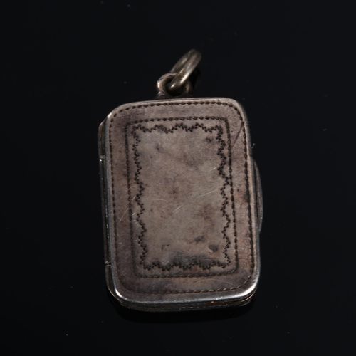 520 - A George III silver vinaigrette, rectangular form with bright-cut engraved decoration, pierced lozen... 