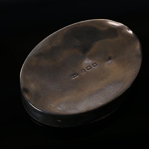 523 - A George V silver snuffbox, plain oval form with gilt interior, by Deakin & Francis, hallmarks Birmi... 