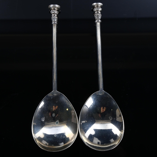 576 - A pair of George V silver seal top spoons, by Stuart Clifford & Co, hallmarks London 1920, length 16... 