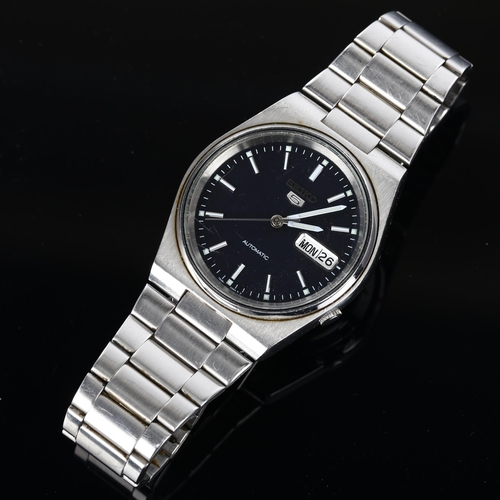 19 - SEIKO 5 - a stainless steel automatic bracelet watch, ref. 7S26-0520, blue dial with baton hour mark... 