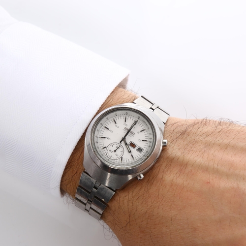 5 - SEIKO - a Vintage stainless steel 'Helmet' automatic chronograph bracelet watch, ref. 6139-7100, cir... 