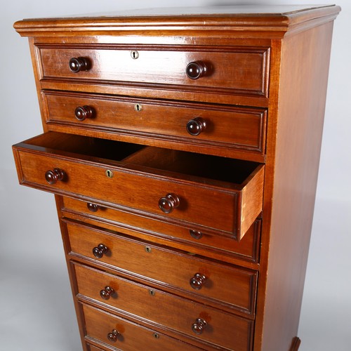 1029 - A good quality 19th century mahogany narrow chest of 8 drawers, with moulded drawer fronts and turne... 