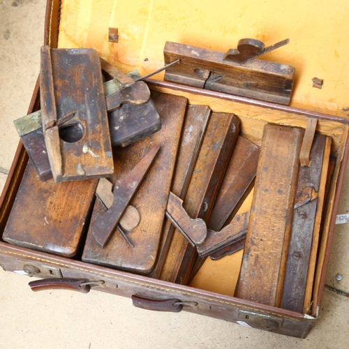 185 - A collection of Vintage wooden moulding planes