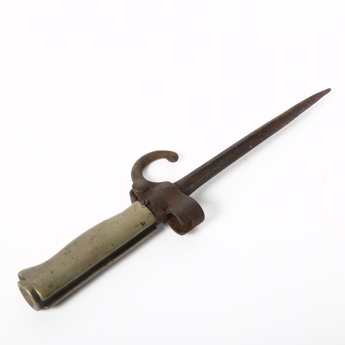 132 - A French model 1886 spike bayonet, blade length 16cm