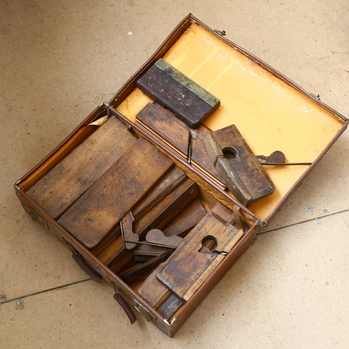 185 - A collection of Vintage wooden moulding planes