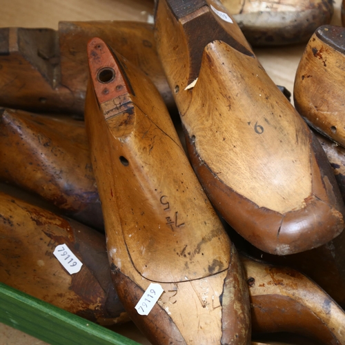 186 - A collection of Vintage wooden shoe lasts, various sizes, and a printing block (boxful)