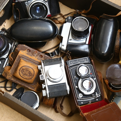 282 - A quantity of Vintage cameras and lenses, including Rollecord Franke & Heidecke, Olympus, Miranda et... 