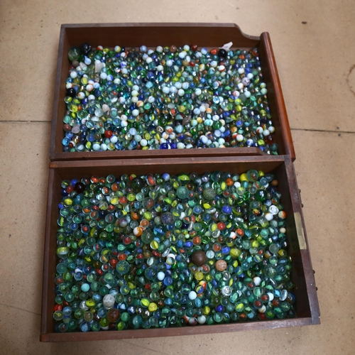 448 - A large quantity of Vintage marbles