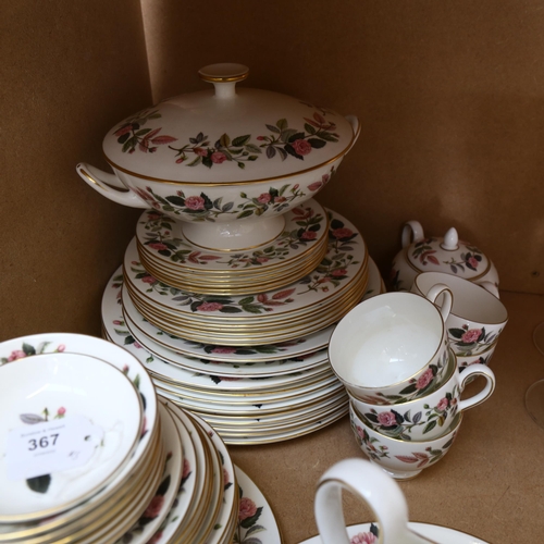 706 - Extensive Wedgwood dinner service and matching tea set, including jugs, sugar bowl and meat plate, i... 