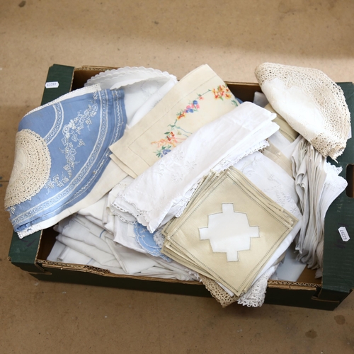 719 - A box of Vintage table linen