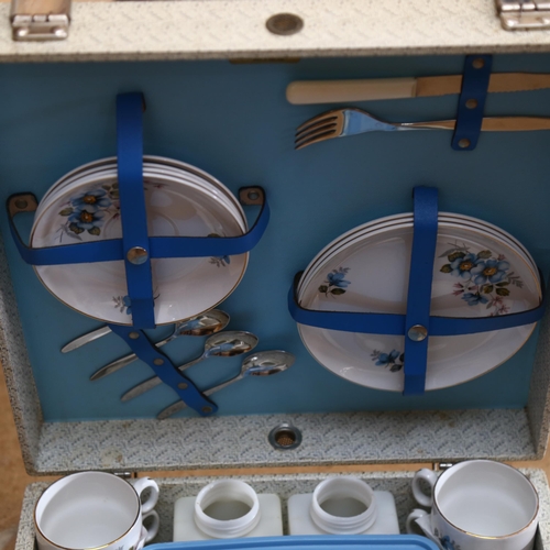 721 - Vintage Brexton picnic set