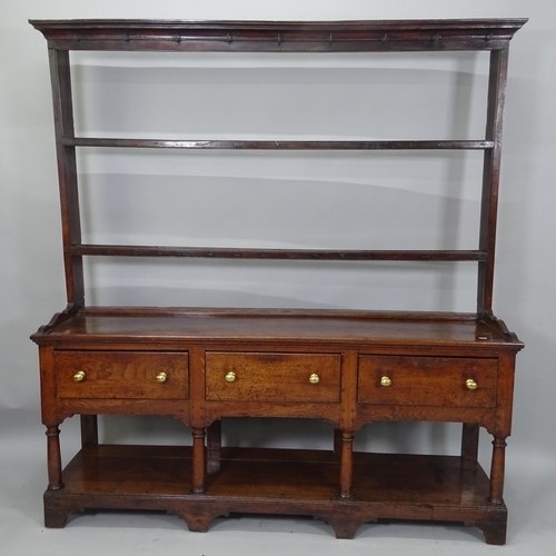 2041 - A George III oak 2-section dresser, with open plate rack and 3 fitted drawers, and pot board below. ... 