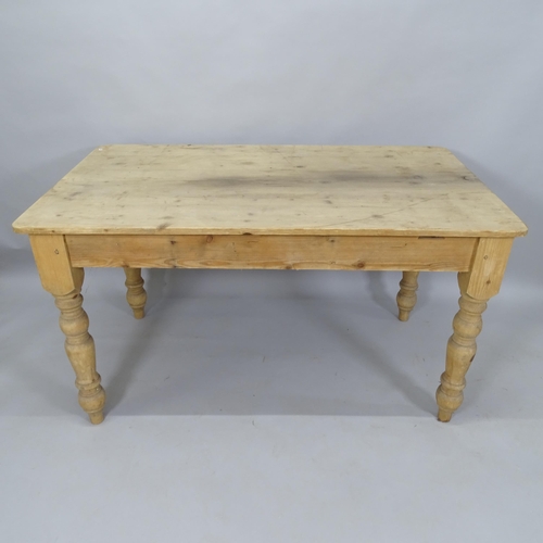 2049 - An Antique pine farmhouse kitchen table, 137cm x 75cm x 81cm