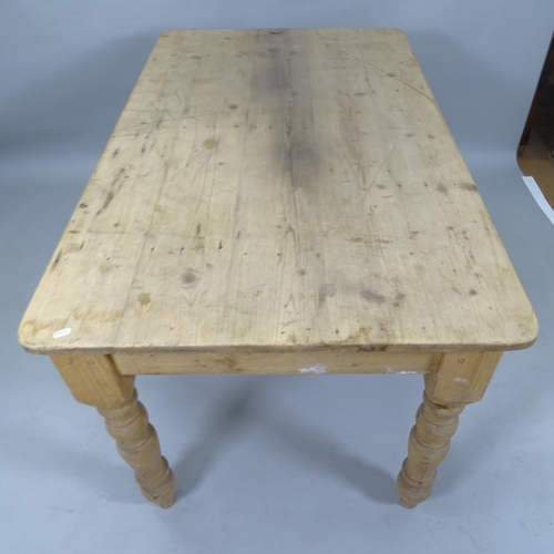 2049 - An Antique pine farmhouse kitchen table, 137cm x 75cm x 81cm