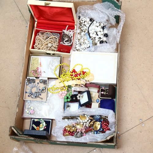 1027 - A quantity of Vintage costume jewellery, including gilt brooches, silver marcasite earrings, brooche... 