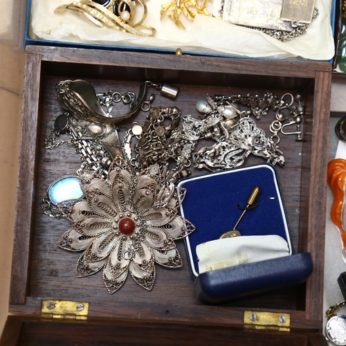 1028 - A quantity of Vintage costume jewellery, to include gilt-metal brooches, a jade and turquoise brooch... 