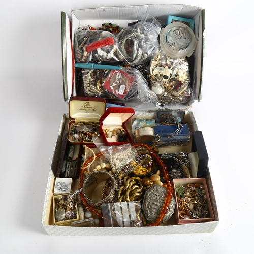 1035 - 2 trays of mixed costume jewellery