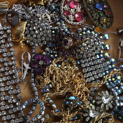 1078 - A tray of Vintage costume jewellery, including marcasite decorated screw-on earrings, paste set broo... 