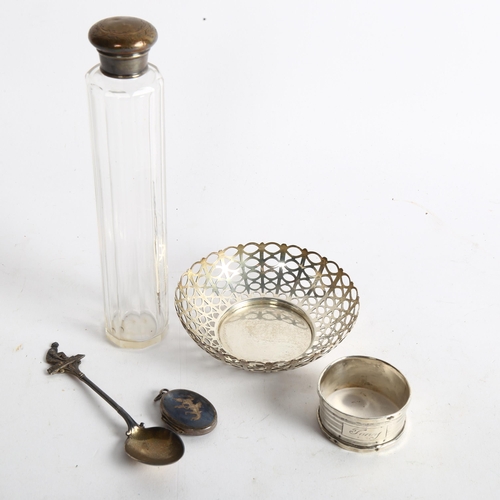 1096 - A group of silver items, to included a Carrington Co pierced dish, napkin ring, silver-topped toilet... 