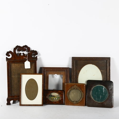 1822 - A 19th century walnut strut frame, and 6 other small picture frames