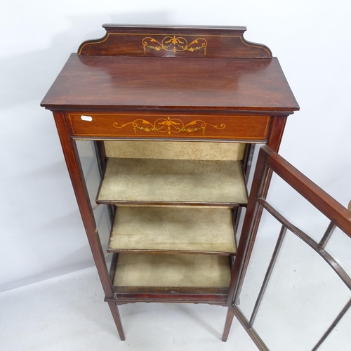 2285 - An Edwardian mahogany and satinwood-strung display cabinet, with raised back, single glazed door, on... 