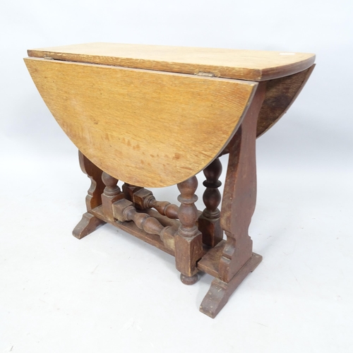 2290 - A small oak oval drop leaf occasional table, 61cm x 49cm x 24cm