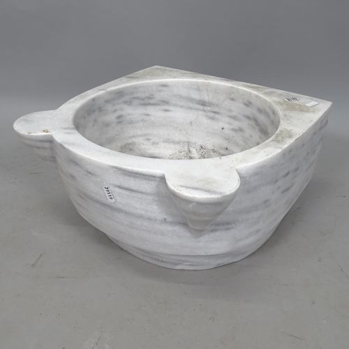 2322 - A marble basin/font, 38cm x 20cm x 40cm