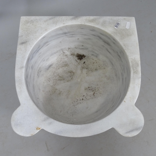 2322 - A marble basin/font, 38cm x 20cm x 40cm