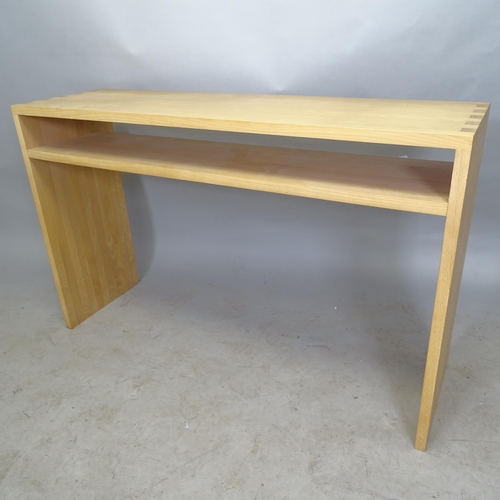 2633 - A contemporary modernist light oak 2-tier console table, 120cm x 76cm x 35cm