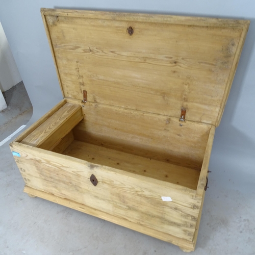 2615 - A Vintage pine trunk, 123cm x 53cm x 67cm