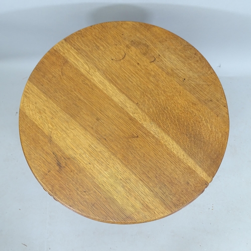 2636 - A 1930s Heals design circular oak coffee table in the Art Deco manner, 60cm x 55cm