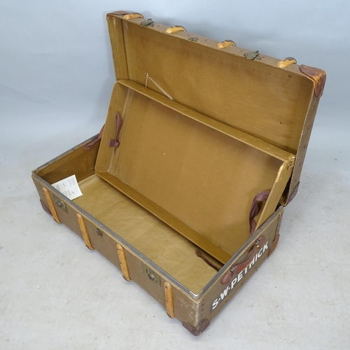 2772 - A Vintage trunk with tray-fitted interior, 91cm x 35cm x 55cm