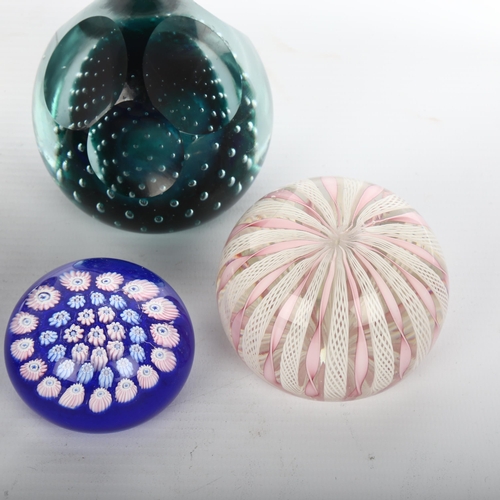 1112 - A group of paperweights, including Murano, Edward Hilton (5)