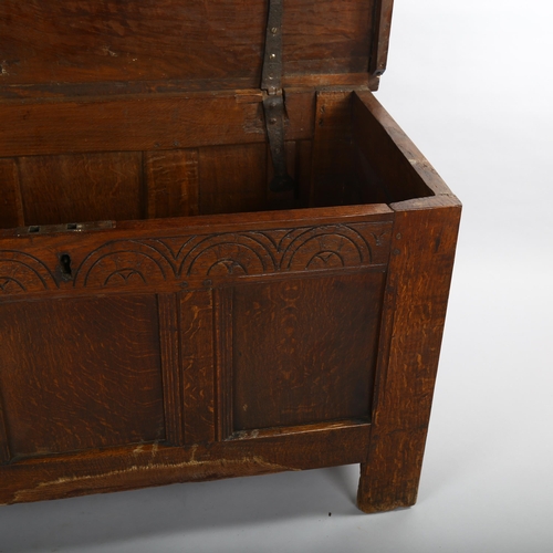 1123 - A small 18th century oak blanket chest with panelled front, length 98cm