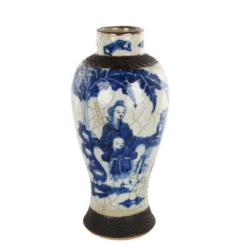 1135 - A Chinese blue and white crackle glaze porcelain vase, height 23cm