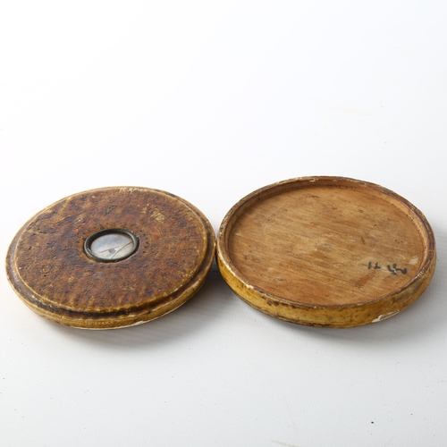 1195 - A Chinese wooden-cased celestial calendar compass, diameter 10cm