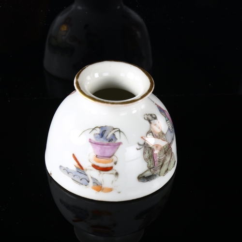 1198 - A Chinese white glaze porcelain inkwell, with hand painted figures, diameter 5.5cm